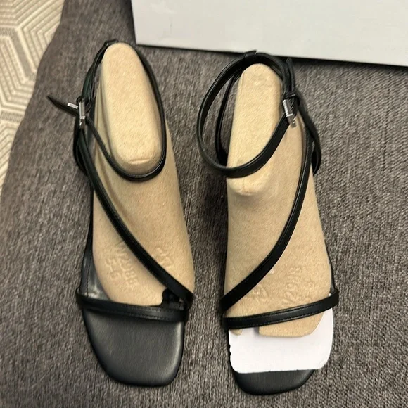 NIB CALVIN KLEIN BLACK IRYNA SANDALS - Picture 3 of 5